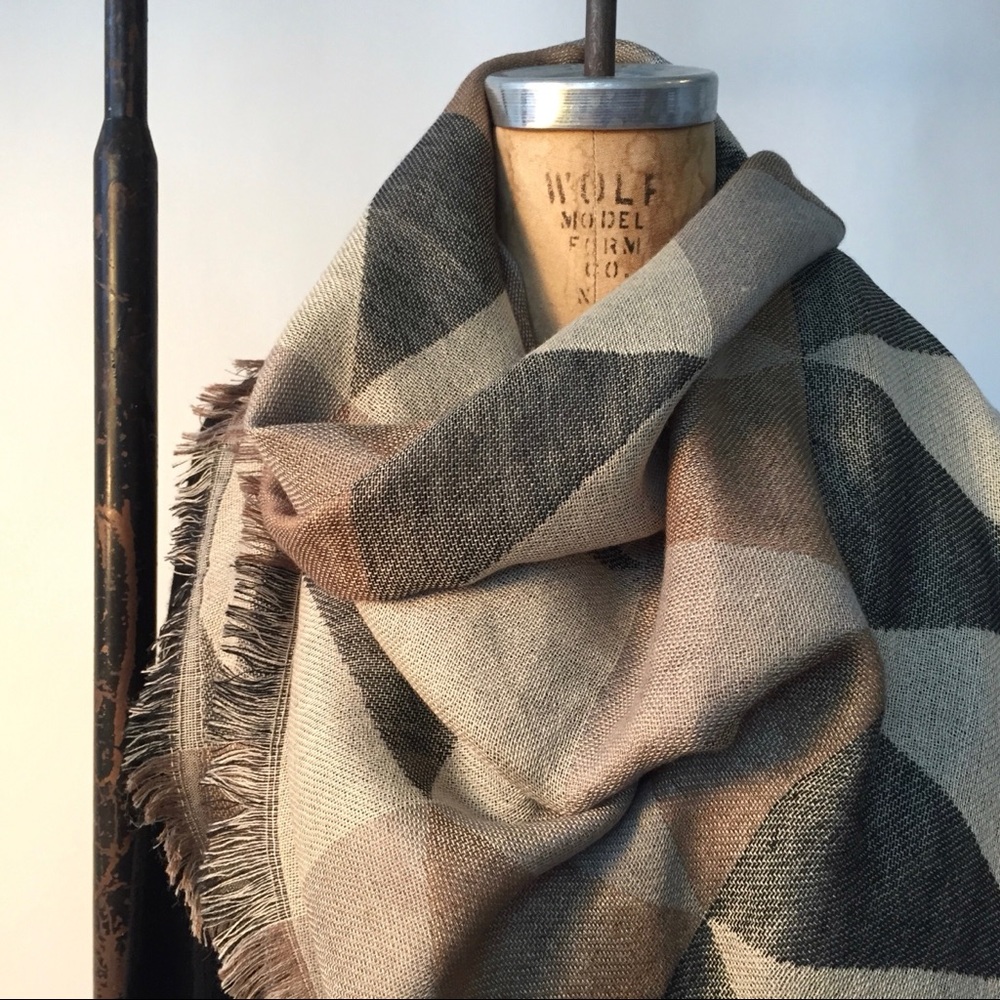 Cynthia Rowley Shawl/Scarf